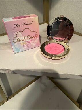 Too Faced Cloud Crush Blurring Blush